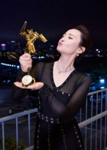 蒋勤勤凭《草木人间》再攀事业高峰，荣获亚洲电影大奖最佳女主角